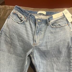 Abercrombie & Fitch Women's Light Blue Baggy Low Rise Jean Size 8 Never Worn